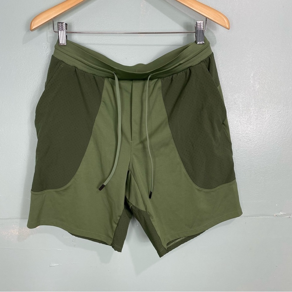 Lululemon Elevated Short Green 9”‎ Sz M M7A95S